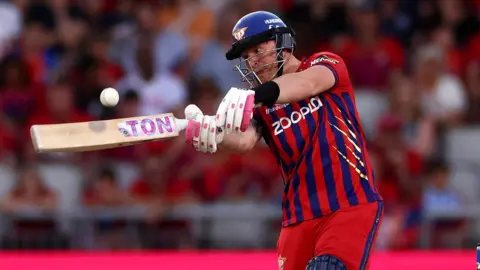 Tim Seifert hits out for Manchester Super Giants