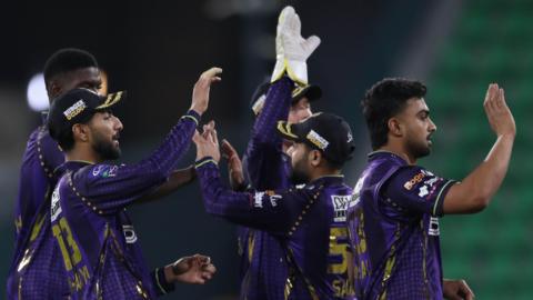 Quetta Gladiators players celebrate wicket