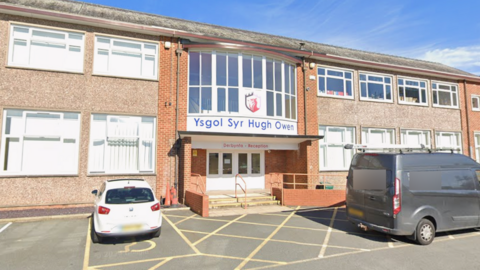 Ysgol Syr Hugh Owen