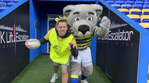 Phil Munns with a mascot