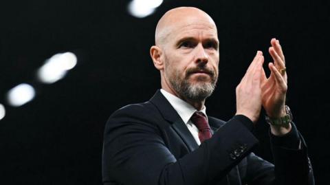 Erik ten Hag applauds