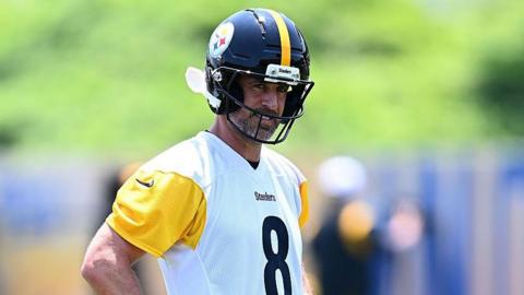 Aaron Rodgers smiles during training with the Pittsburgh Steelers