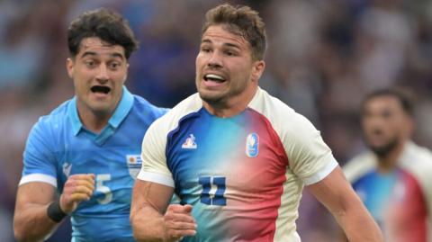 Antoine Dupont playing for France in Olympic rugby sevens