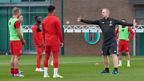 Thomas Gronnemark coaches Liverpool players