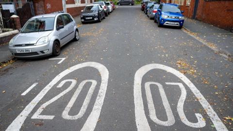 Cars on 20mph street