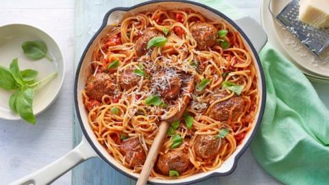 One-pan spaghetti meatballs