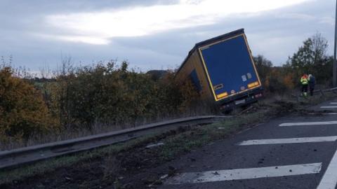 Lorry crash on the M25