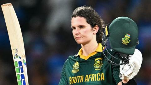 Laura Wolvaardt raises her bat