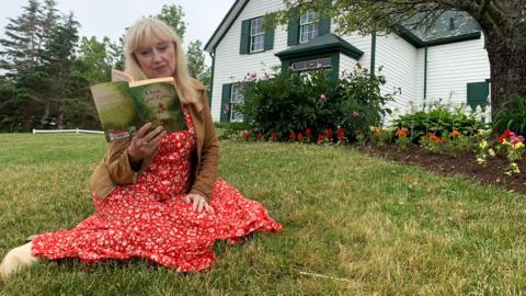 Cathy NicDhòmhnaill