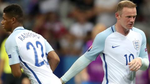 England's Wayne Rooney and Marcus Rashford