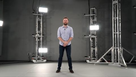 Dave Lee being recorded as a hologram