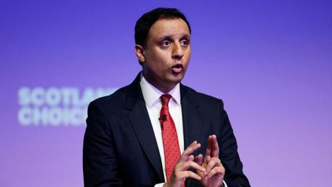 Anas Sarwar a' bruidhinn aig co-labhairt nan Làbarach ann an Alba