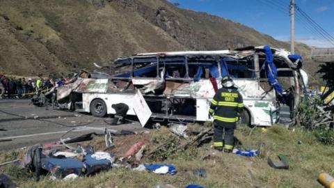 The bus crashed into a SUV on the road between Pifo and Papallacta