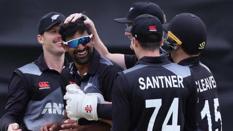 New Zealand celebrate a wicket