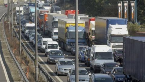 traffic on M6