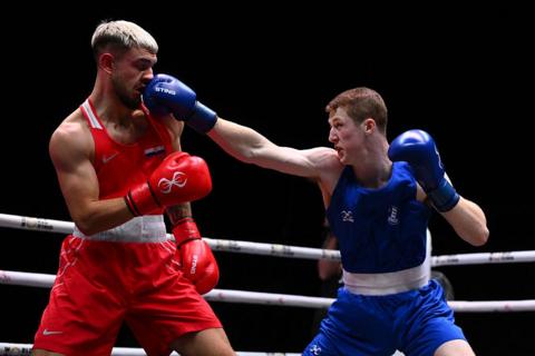 Petar Kresimir Knezevic from Croatia in red and Callum Makin from England in blue