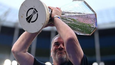 Ange Postecoglou lifts the Europa League trophy