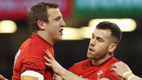 Hadleigh Parkes a Gareth Davies