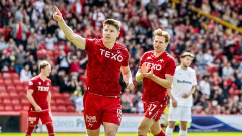 Kevin Nisbet converted an early penalty for Aberdeen