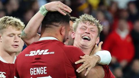 Jac Morgan (R) celebrates with Ellis Genge