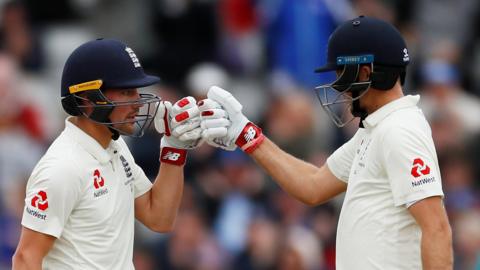 Rory Burns and Joe Root