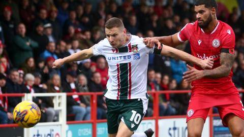 Jay Rich-Baghuelou challenges Wrexham's Paul Mullin