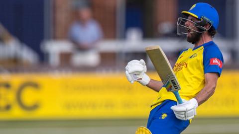 Ned Eckersley in action for Leicestershire