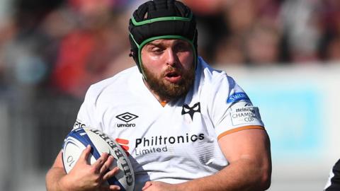 Nicky Smith attacks for Ospreys
