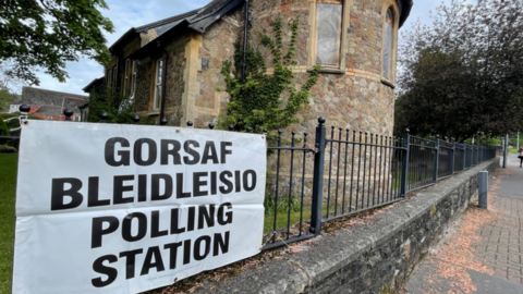Gorsaf bleidleisio yn Radur, Caerdydd