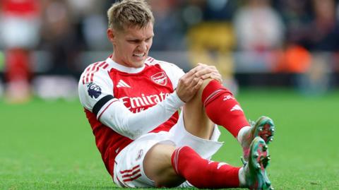Martin Odegaard holding his knee
