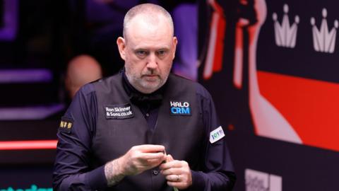 Mark Williams chalks his cue