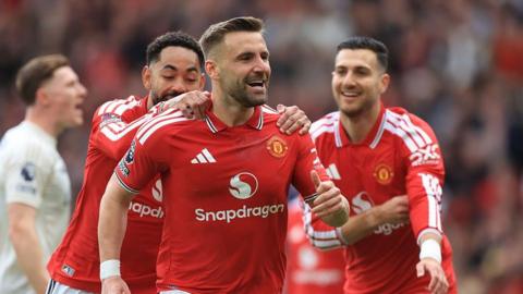 Manchester United defender Luke Shaw (centre)