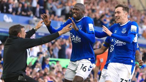 Everton players celebrate