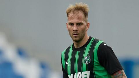 Uros Racic playing for Sassuolo