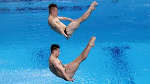 Jack Laugher and Anthony Harding in a synchronised dive