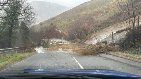 Tirlithriad ar yr A487 rhwng Corris a Minffordd