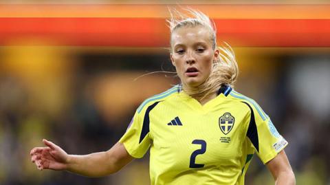 Smilla Holmberg playing for Sweden
