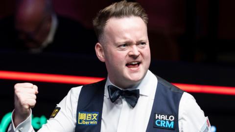 Shaun Murphy celebrates victory