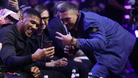 Oleksandr Usyk takes a selfie with Anthony Joshua