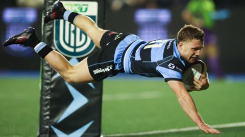 Tom Bowen scores one of his tries against Connacht