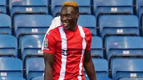 Dan Agyei playing for Leyton Orient