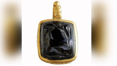 Late 12th to early 13th Century gold and gem pendant