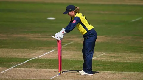 Rhianna Southby of Hampshire Hawks 