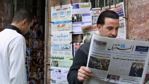 Men reading newspapers in Damascus