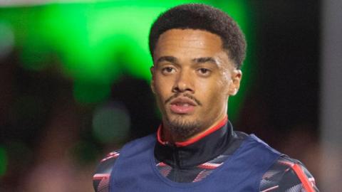 Jamal Lewis warms up for Sao Paulo in November 2024