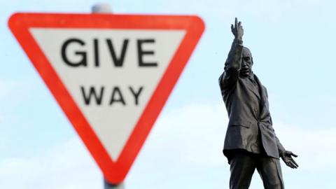 Give way sign at Stormont