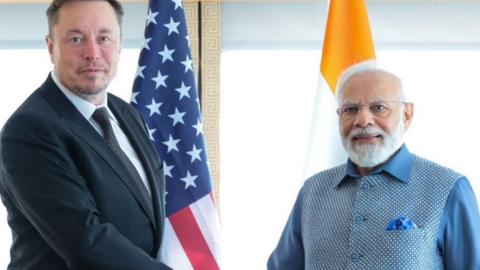 Elon Musk shaking hands with Narendra Modi