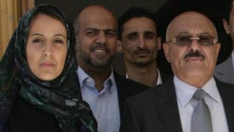 Ali Abdullah Saleh (R) stands next to Nawal al-Maghafi (L) in Sanaa, Yemen in December 2016