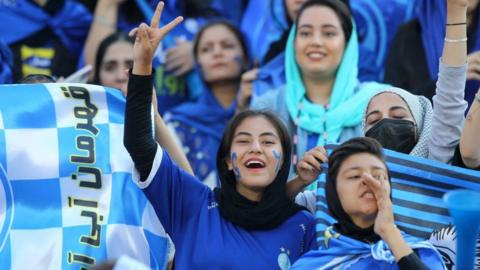 Women at football match in Azadi Stadium in Tehran (25/08/22)