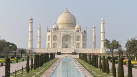 The Taj Mahal is popularly known as the 'monument of love'